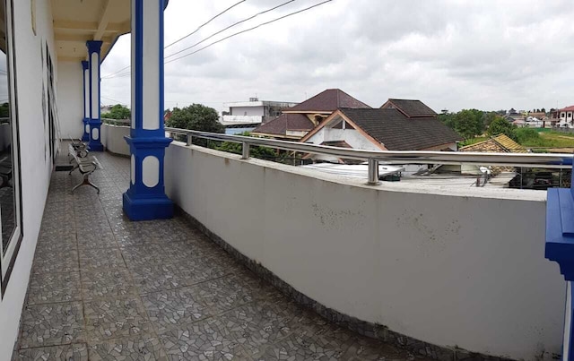 ロスメン イブ Hj. タホ