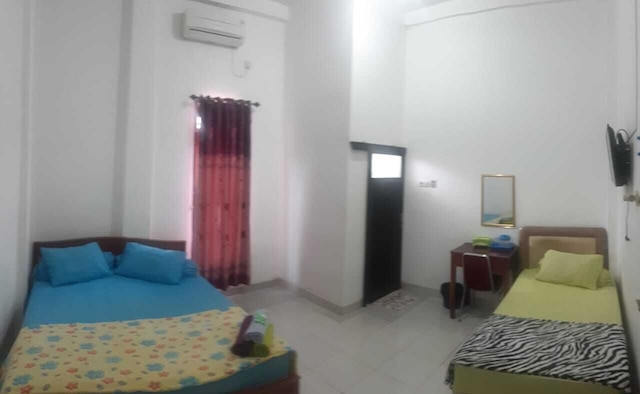 ロスメン イブ Hj. タホ