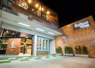 コエンジ ゲスト ハウス & バー チェンマイ