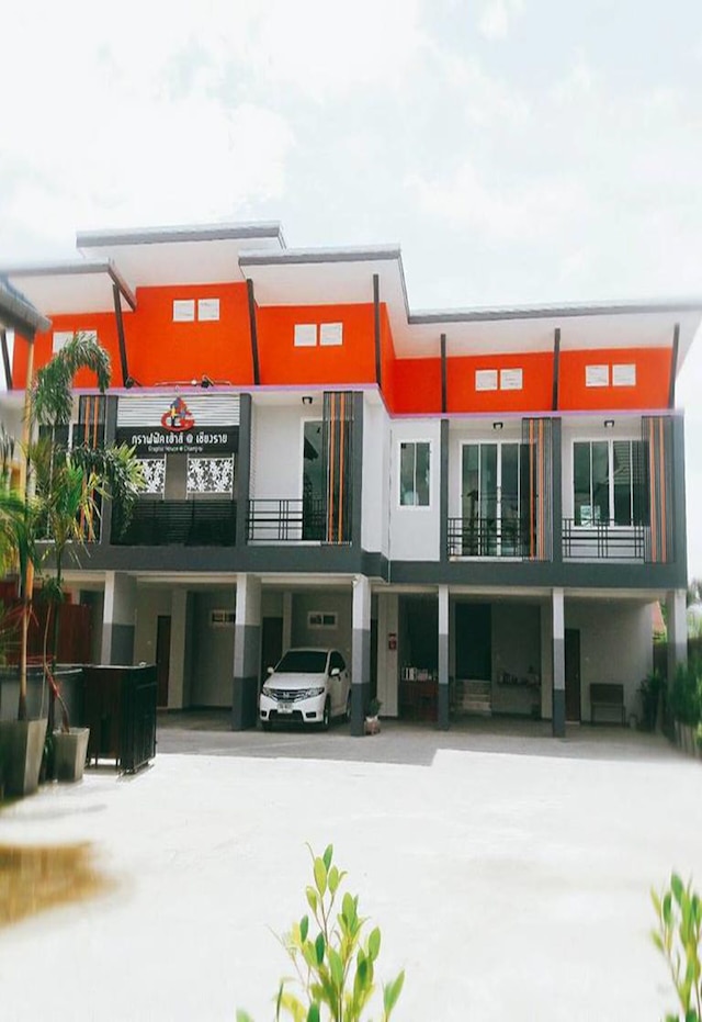 グラフィック ハウス アット チャン ライ