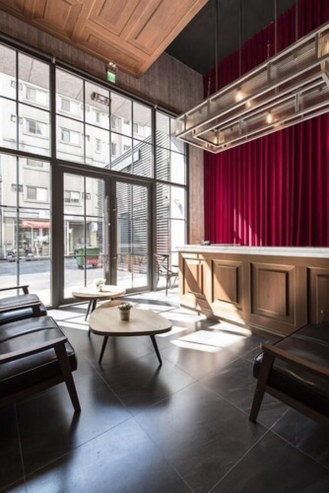 チェック イン エクスプレス 台中 イチョン (雀客快捷 台中一中)