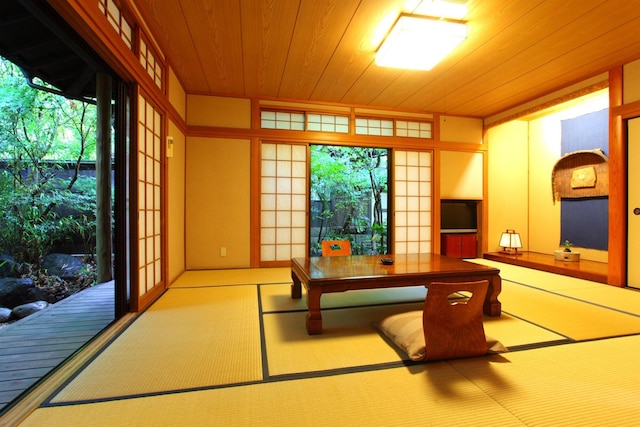 小田温泉 静寂な森の宿 山しのぶ