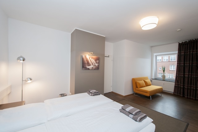 アパートメンツ イン デル ダイクシュラーサ