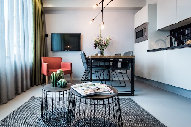 ヤイズ・アムステルダム・イースト・バイ・ヌマ