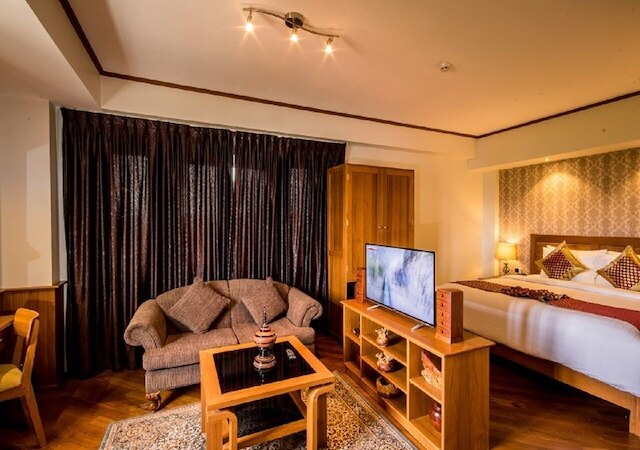 ホテル シュウェ イエ