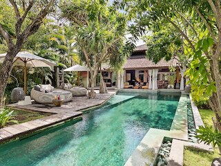 ヴィラ シャンティカ バイ ヴィラ ファインダー