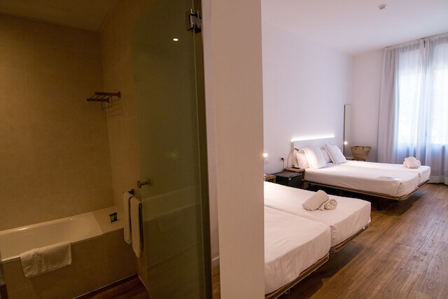 ソム ニット ボーン