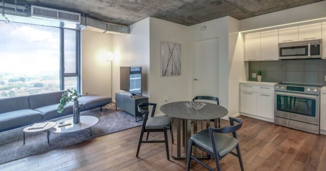 AKA ウエスト ハリウッド