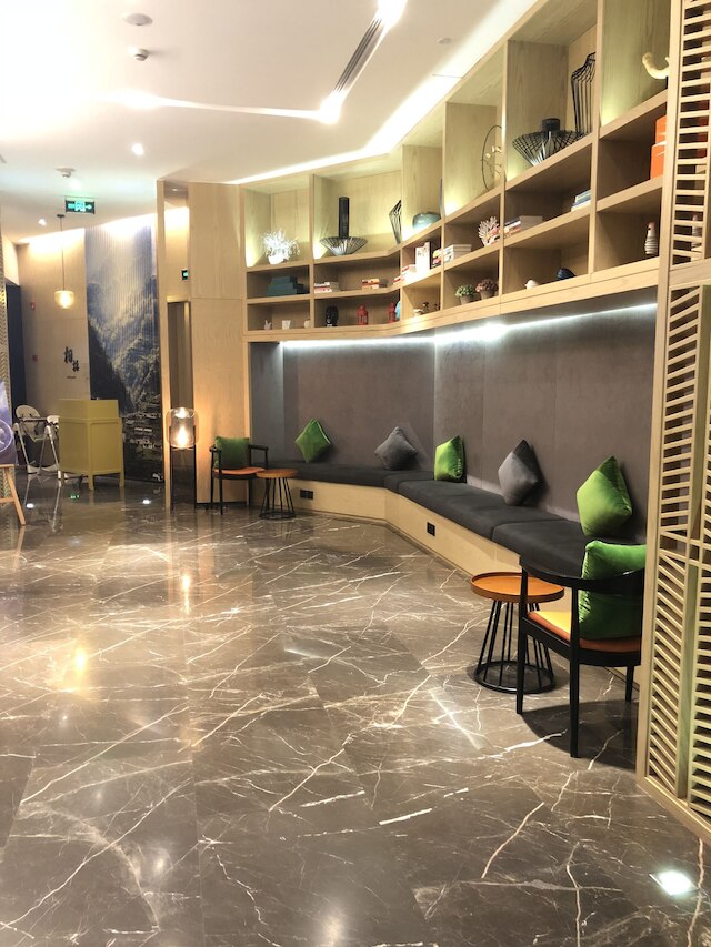 アトゥール ホテル陸家嘴バーバイバン上海 (上海陆家嘴八佰伴亚朵酒店)