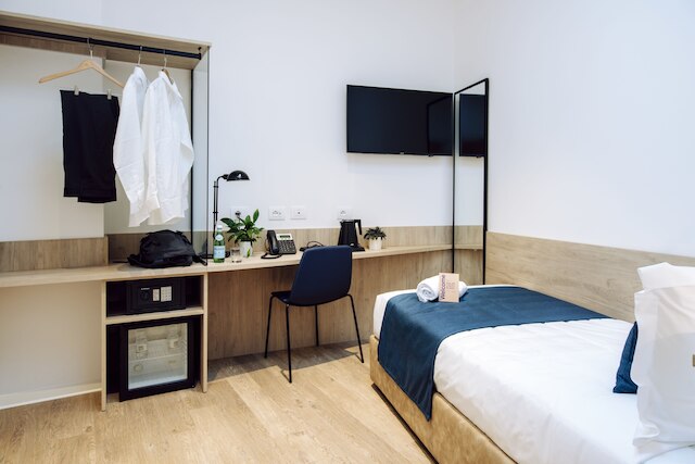 エア ルームズ ローマ エアポート バイ ハロースカイ