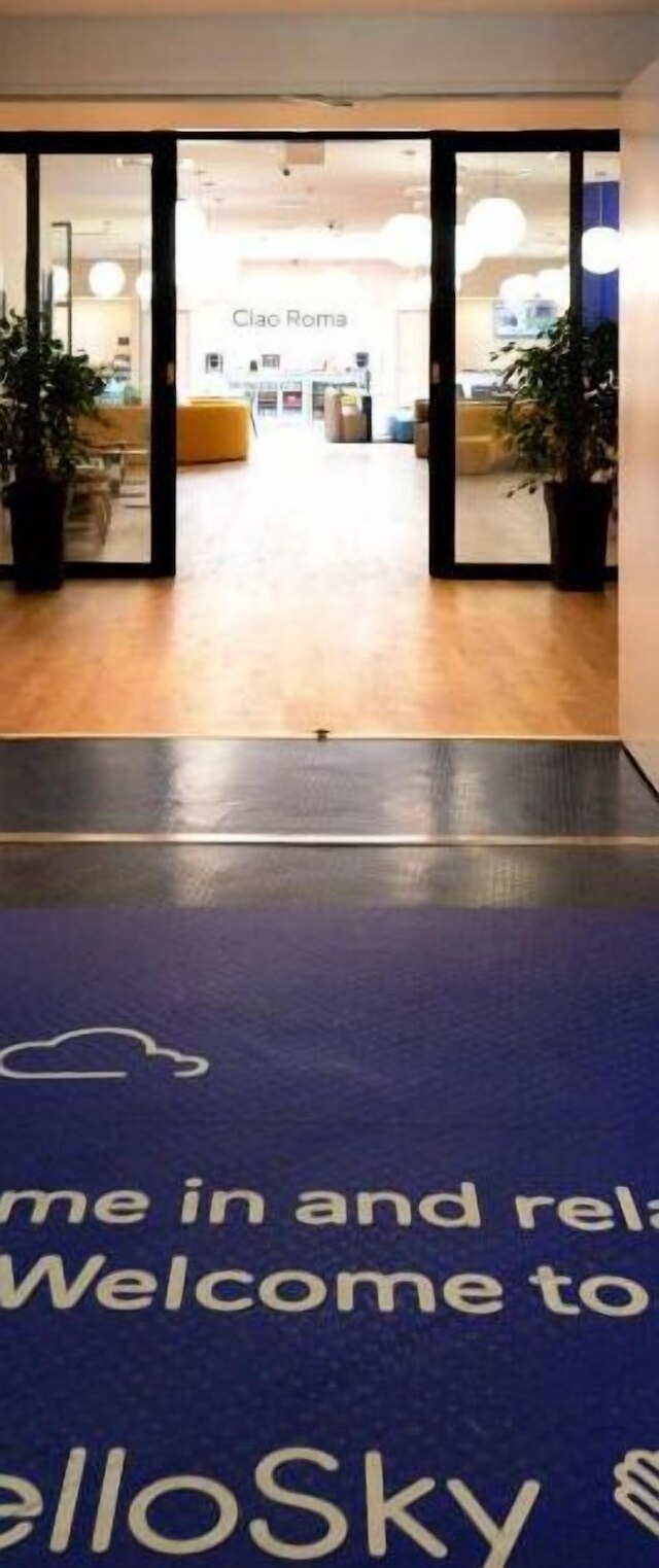 エア ルームズ ローマ エアポート バイ ハロースカイ