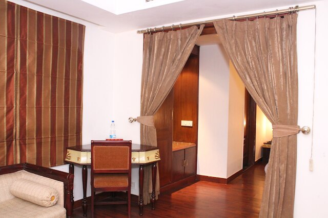 ホテル ジェイズ イン