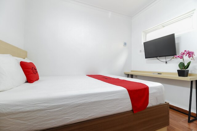 レッドドアーズ プラス ニア ジョグジャ ケムバリ モニュメント