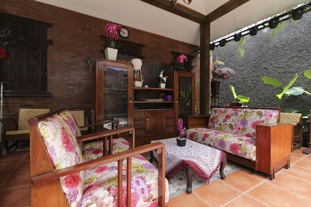 レッドドアーズ プラス ニア ジョグジャ ケムバリ モニュメント