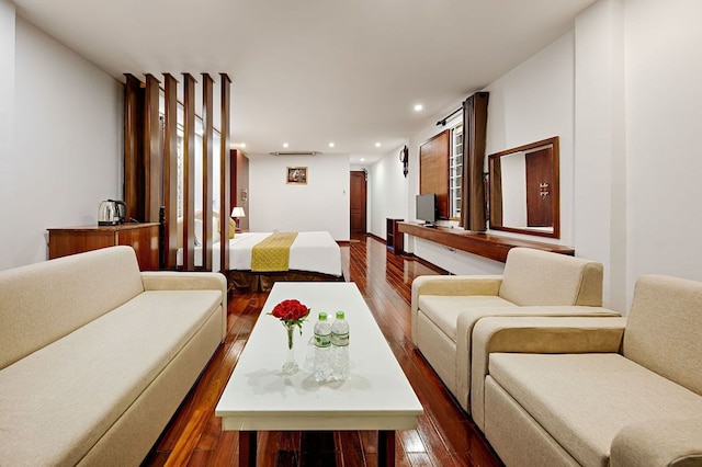 カティナル ホテル