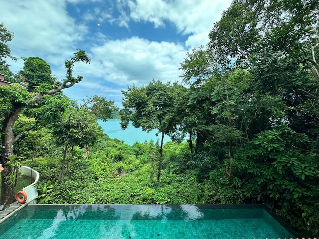 アンボン プール ヴィラズ