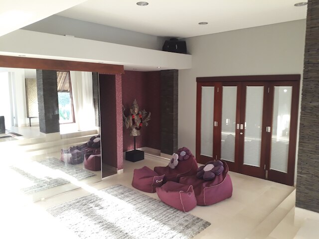 ザ マニプラ ラグジュアリー エステート & スパ 730SQM リビング エリア 20M インフィニティ プール