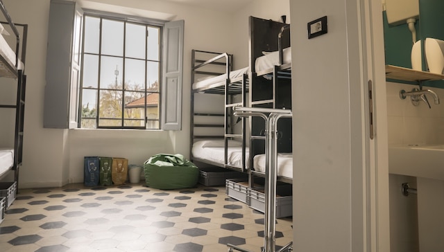 マダマ ホステル & ビストロ