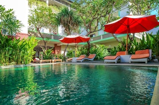 OYO 1666 グランド プジャワン ホテル ニア クタ ビーチ