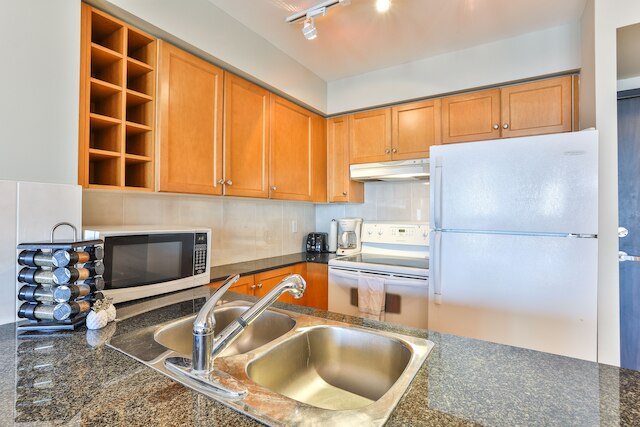 エグゼクティブ ハイ ライズ スイート