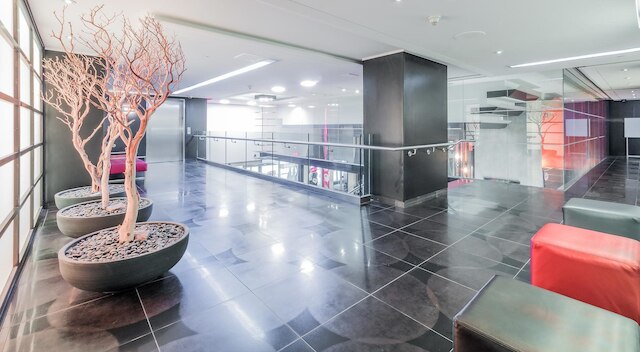 エグゼクティブ ハイ ライズ スイート