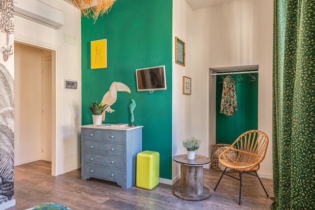 コード ルームズ