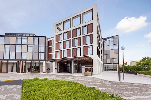 ハンプトン バイ ヒルトン ドバイ アル シーフ