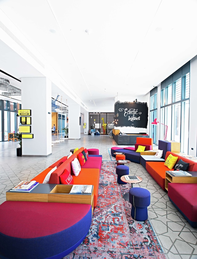 ハンプトン バイ ヒルトン ドバイ アル シーフ