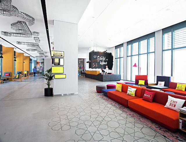 ハンプトン バイ ヒルトン ドバイ アル シーフ