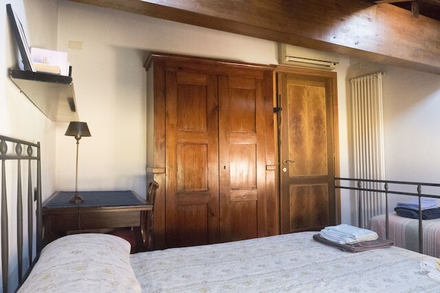 2 階にある広く快適なアパートメント