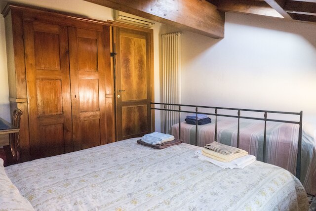 2 階にある広く快適なアパートメント