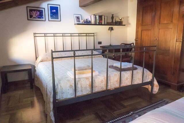 2 階にある広く快適なアパートメント