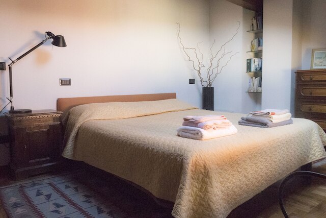 2 階にある広く快適なアパートメント