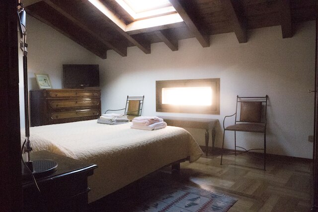 2 階にある広く快適なアパートメント