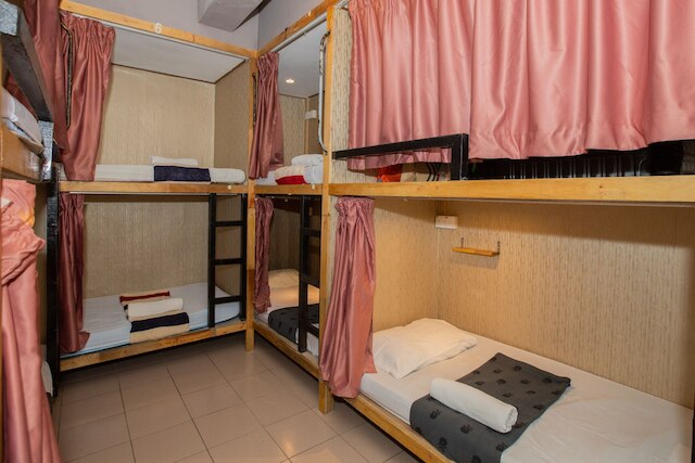 エスケープ バックパッカーズ KK