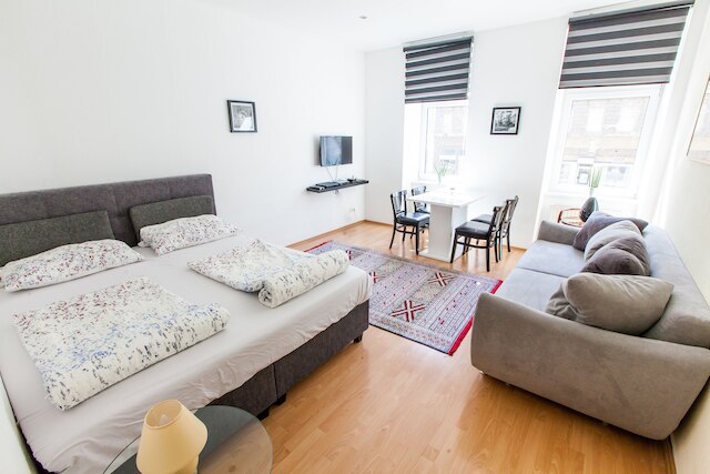 セントラル アパート 1 ミニッツ トゥー メトロ アンド ガレージ