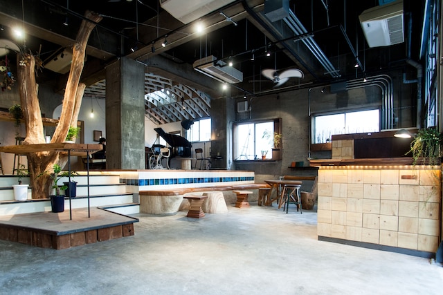 ヌイ ホステル & バー ラウンジ