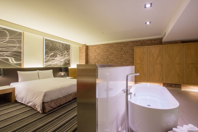 ガイド エデュケーション カルチャー ホテル 高雄 ミュージアム オブ ファイン アーツ (承携行旅学産文教会館高雄美術館)