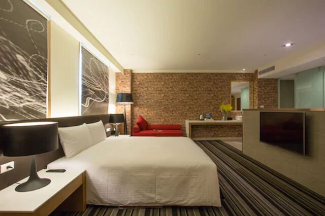 ガイド エデュケーション カルチャー ホテル 高雄 ミュージアム オブ ファイン アーツ (承携行旅学産文教会館高雄美術館)