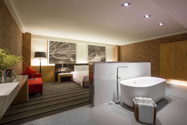 ガイド エデュケーション カルチャー ホテル 高雄 ミュージアム オブ ファイン アーツ (承携行旅学産文教会館高雄美術館)