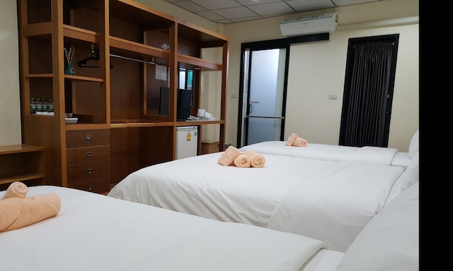 ダブル D ルームズ & カフェ