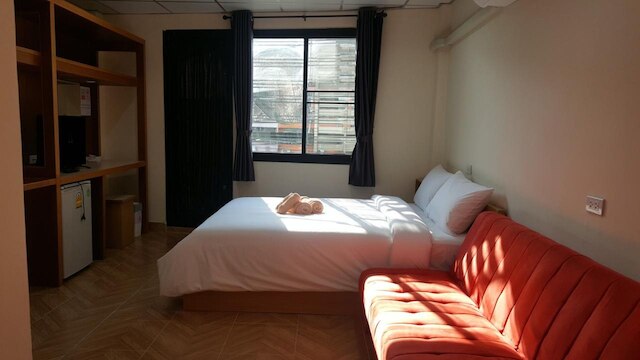 ダブル D ルームズ & カフェ