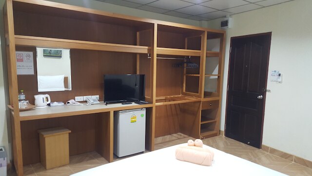 ダブル D ルームズ & カフェ