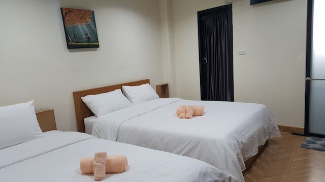 ダブル D ルームズ & カフェ