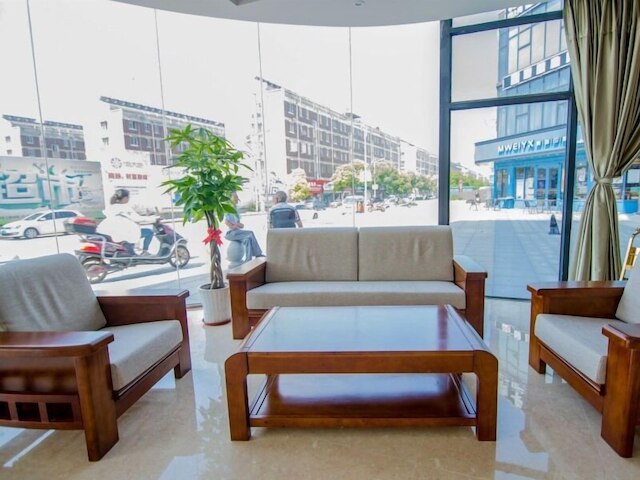 グリーンツリー イン 南通 通州 ザンズーシャン タウン デリ エクスプレス ホテル (格林豪泰南通通州區張芝山鎮德力廣場快捷酒店)