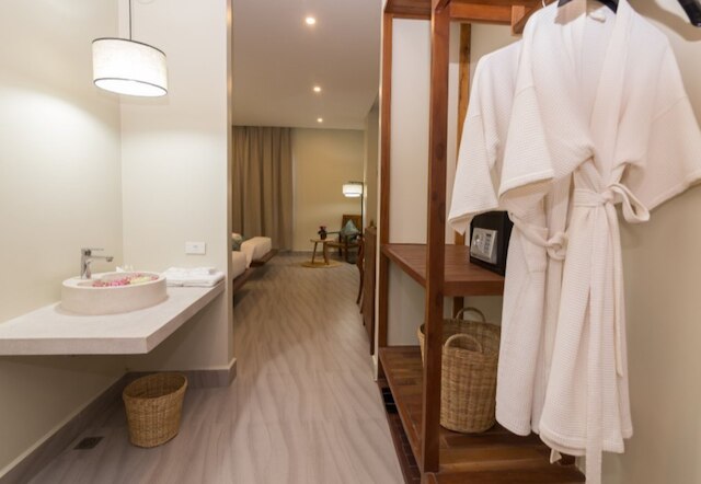 バイヨン モダン レジデンス