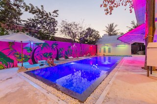 カフ ホステル & プール