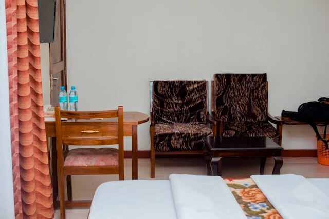 キリマンジャロ クレーン ホテル