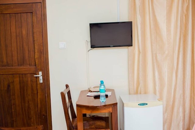 キリマンジャロ クレーン ホテル