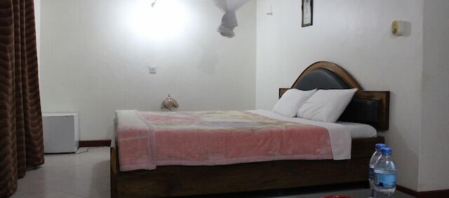 キリマンジャロ クレーン ホテル